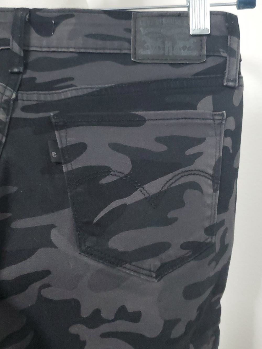 Levi's 711 Skinny Camo Pants - 28